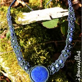 Collier univers lapis lazuli macramé