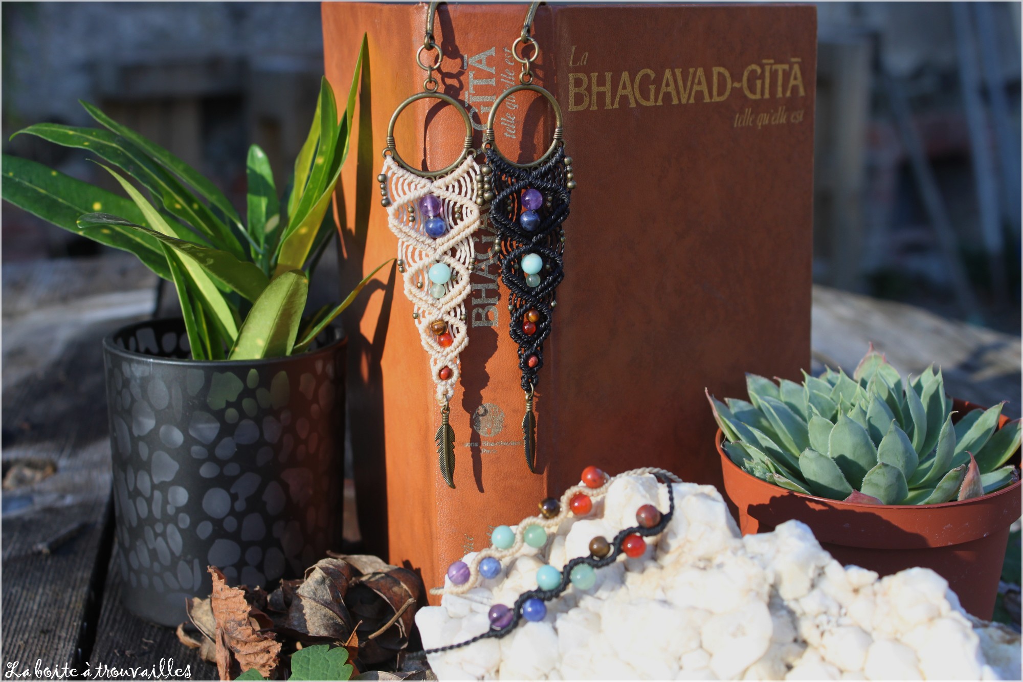 Coffret Pierre Naturelle Sept Chakras avec Bracelet et Pendentif